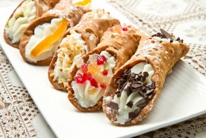 shutterstock_111821279_cannoli_siciliani_0