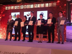 Silvana Ballotta (la prima da sinistra), AD di Business Strategies, presenta l' Accademia Italiana del Vino in Shanghai - Image source: © Business Strategies 